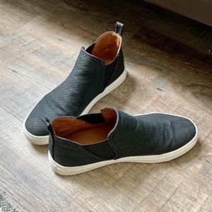 trendy black slide on textured sneaker shoe